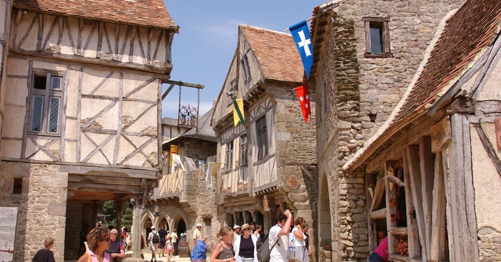 Schools can see new historical show at popular French amusement park ...